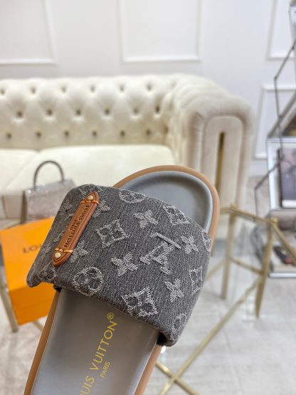 Louis Vuitton's latest fashion casual half slippers - Image 9
