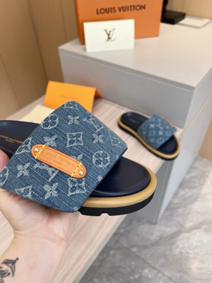 Louis Vuitton's latest fashion casual half slippers - Image 9