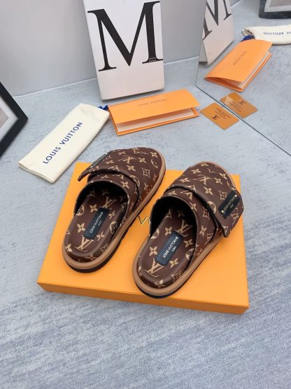 Louis Vuitton Early Spring Couple's Closed-Toe Slippers - Image 9