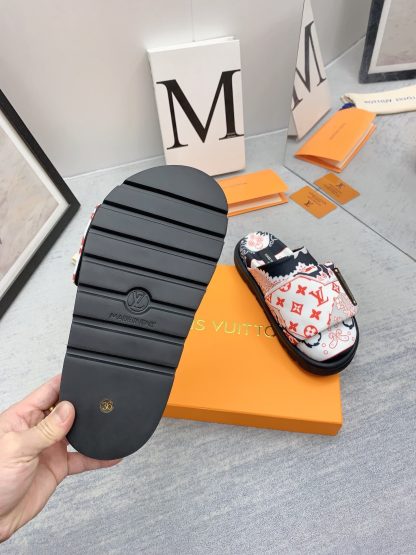 Louis Vuitton Early Spring Couple's Closed-Toe Slippers - Image 9