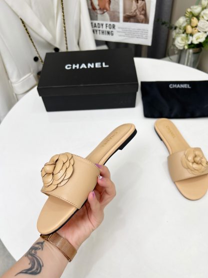 Chanel new apricot fabric sheepskin slippers - Image 8