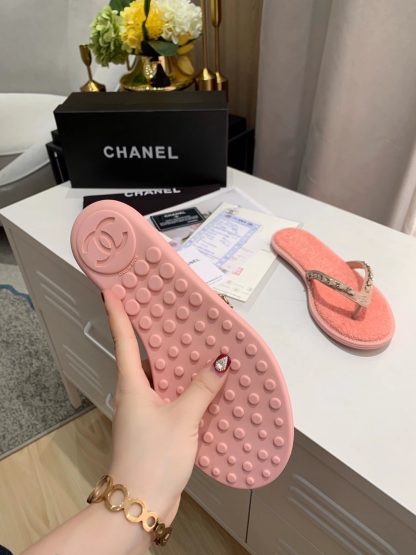 Chanel Spring New Pink Chain Flip-Flops - Image 9