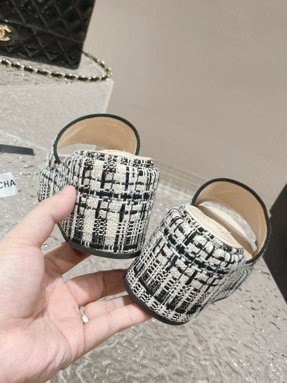 Chanel summer classic black and white double C design stylish and comfortable slippers front 3cm back 7cm - Image 9