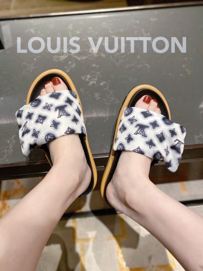 Louis Vuitton's latest hot-selling Velcro series couple's thick-soled slippers - Image 9