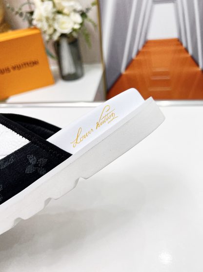Louis Vuitton luxury men and women couple slippers - Image 9
