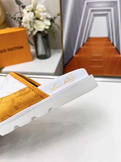 Louis Vuitton luxury men and women couple slippers - Image 9
