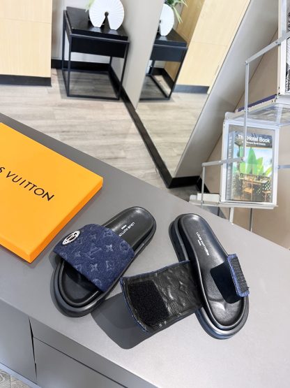 Louis Vuitton Couple's Embossed Slippers - Image 9