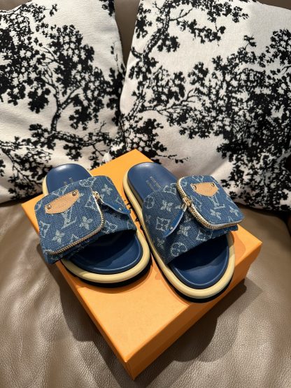 Louis Vuitton Couple's Small Backpack and Four-Color Slippers - Image 9