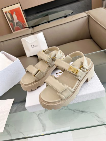 Dior's popular thick-soled mid-heeled sandals - Image 9