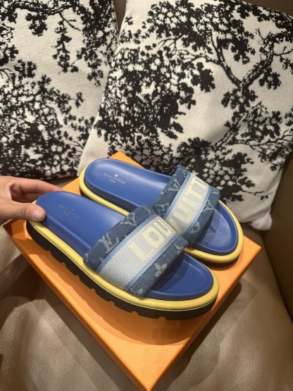 Louis Vuitton classic flip flops - Image 9