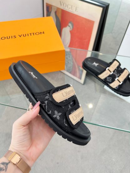 Louis Vuitton high-end men's summer slippers - Image 9