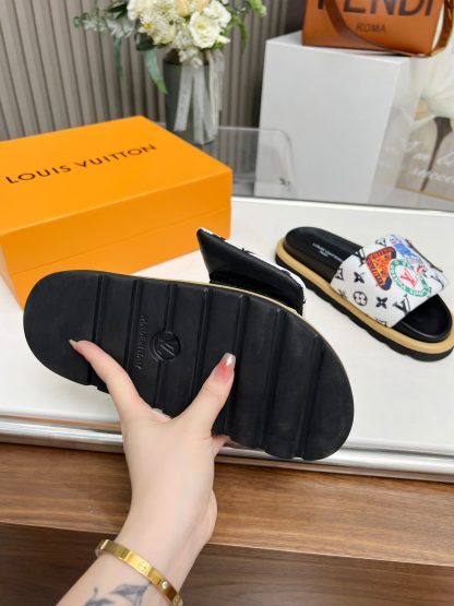 Louis Vuitton embossed logo Ol Llow Comfort slide sandals - Image 9