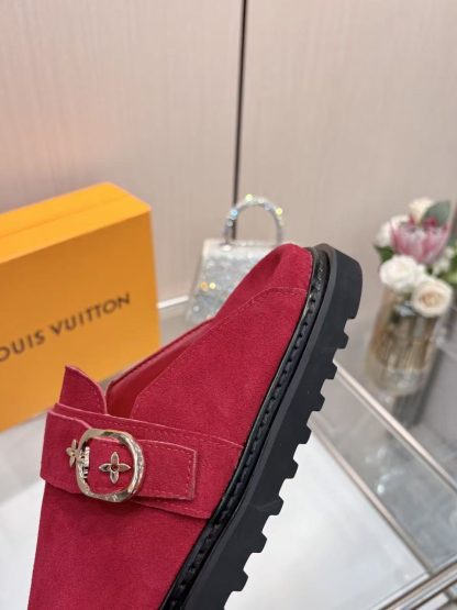 Louis Vuitton winterbreak comfert flat slides - Image 9