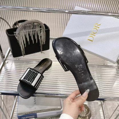 Dior logo embroidery color matching flip flops - Image 9