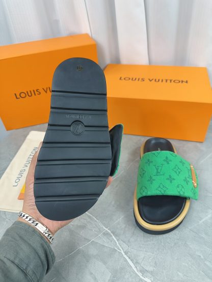 Louis Vuitton's latest fashion casual half slippers - Image 9