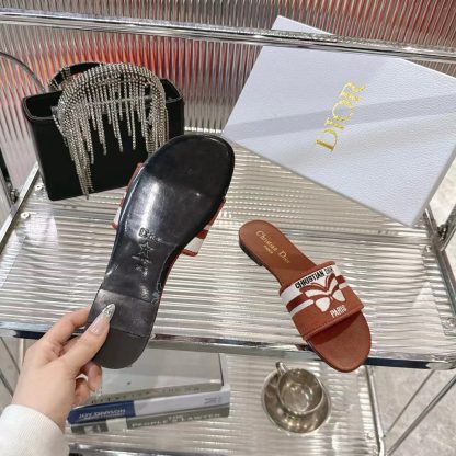 Dior letter logo 3D embroidery slide sandals - Image 9