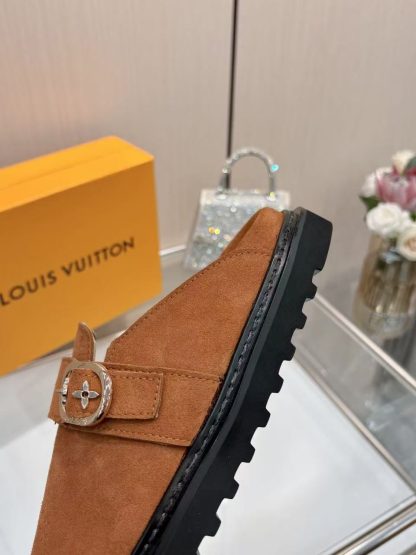 Louis Vuitton winterbreak comfert flat slides - Image 9