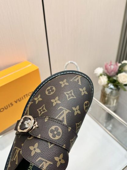 Louis Vuitton winterbreak comfert flat slides - Image 9
