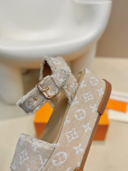 Louis Vuitton's latest stylish casual platform sandals - Image 9