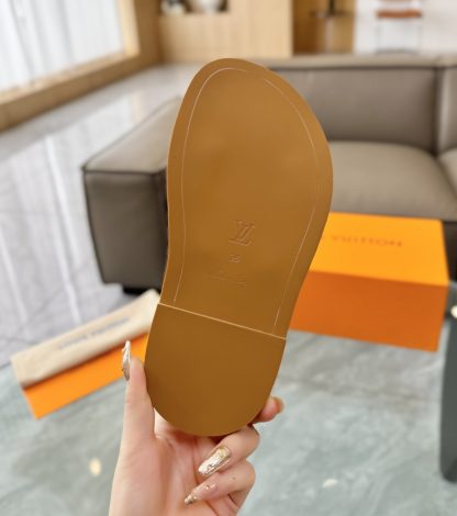 Louis Vuitton couple slippers - Image 9
