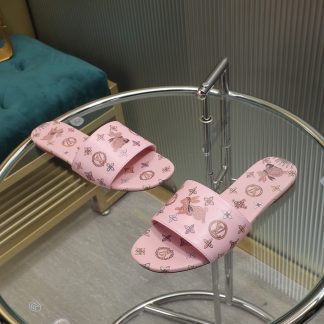 Louis Vuitton low-top flip flops