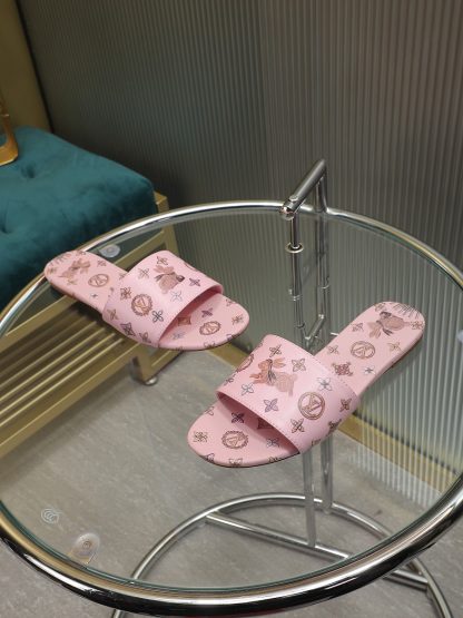 Louis Vuitton low-top flip flops