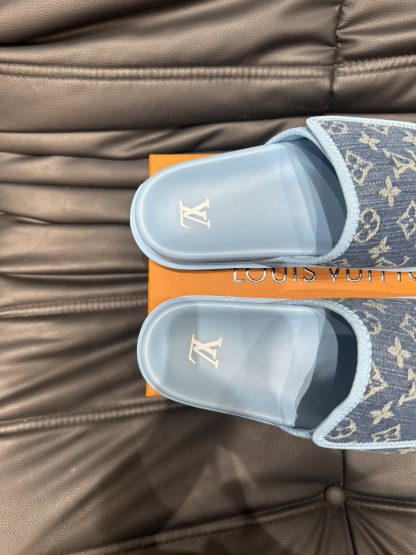 Louis Vuitton high-end men's summer slippers - Image 9