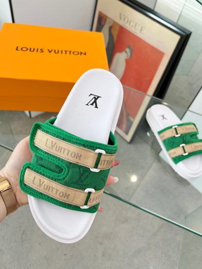 Louis Vuitton high-end men's summer slippers - Image 9