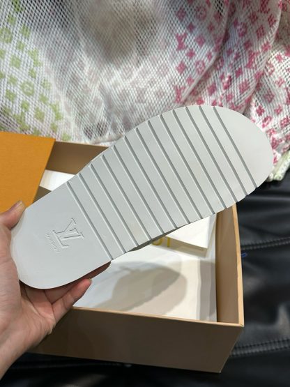 Louis Vuitton high-end men's summer slippers - Image 9