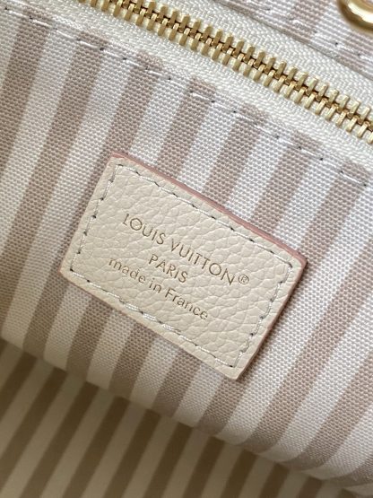 Louis Vuitton ONTHEGO full leather square bag - Image 9