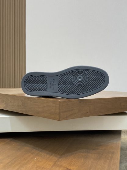 Louis Vuitton Men's Classic Casual Sneakers - Image 9