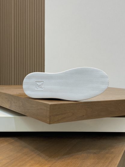 Louis Vuitton Men's Classic Casual Sneakers - Image 9