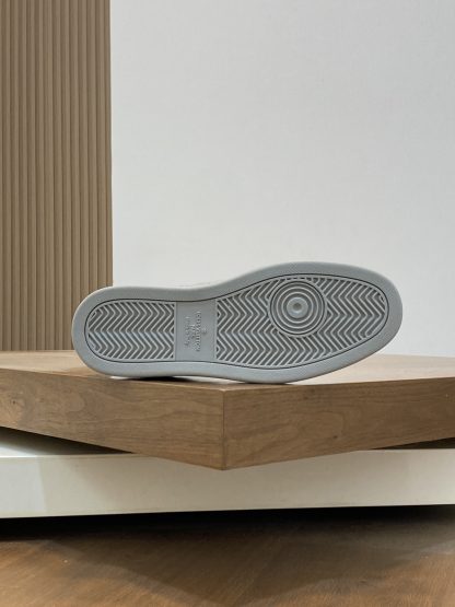 Louis Vuitton Men's Classic Casual Sneakers - Image 9