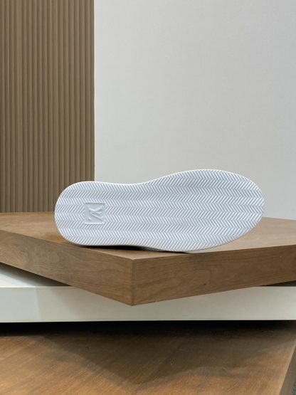 Louis Vuitton Men's Classic Casual Sneakers - Image 9