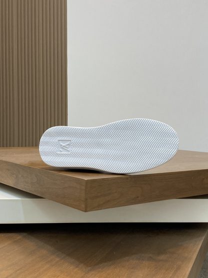 Louis Vuitton Men's Classic Casual Sneakers - Image 9