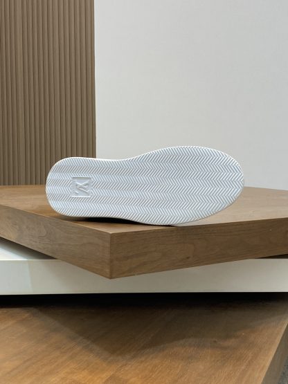 Louis Vuitton Men's Classic Casual Sneakers - Image 9