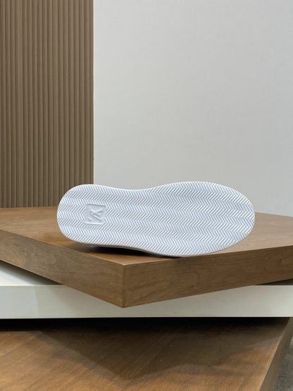 Louis Vuitton Men's Classic Casual Sneakers - Image 9
