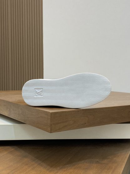 Louis Vuitton Men's Classic Casual Sneakers - Image 9