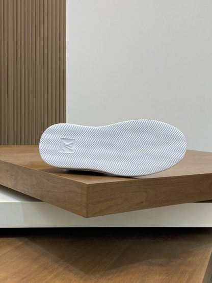 Louis Vuitton men's high-end casual sports shoes - Image 9