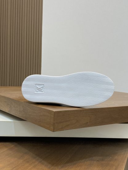 Louis Vuitton men's high-end casual sports shoes - Image 9