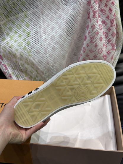 Louis Vuitton men's high-end casual sports shoes - Image 9