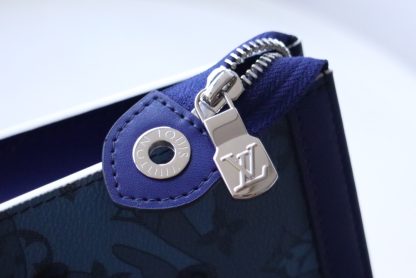 Louis Vuitton POCHETTE VOYAGE Medium Handbag - Image 9