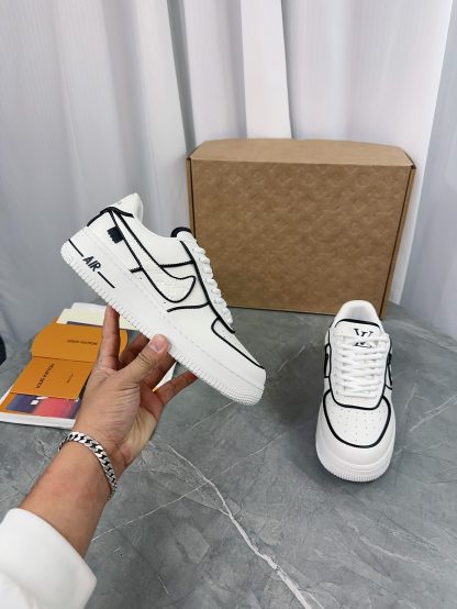 Louis Vuitton couple's co-branded sports shoes - Image 11