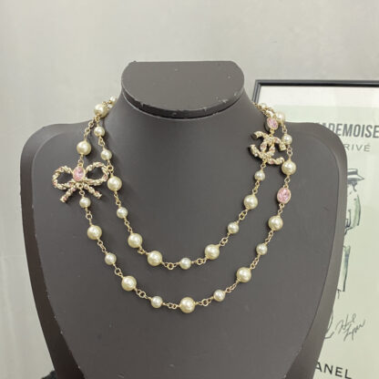 Chanel Pink Diamond Double C Bow Pearl Sweater Necklace - Image 2