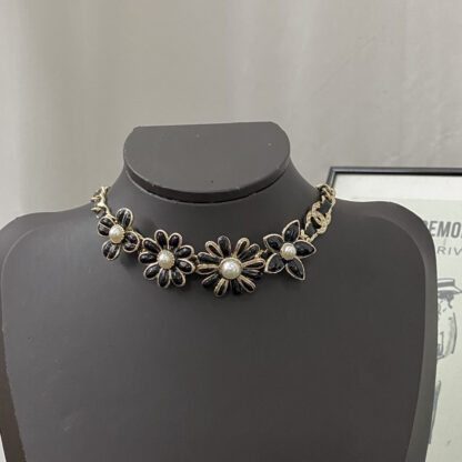 Chanel Vintage Daisy Flower Black Leather Necklace - Image 2