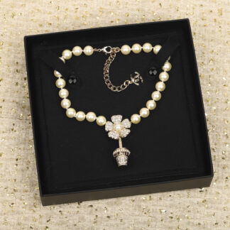 Chanel flower pot letter necklace