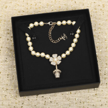Chanel flower pot letter necklace