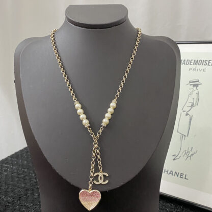 Chanel Gradient Pink Diamond Heart Pearl Necklace - Image 2