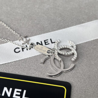 Chanel classic versatile diamond necklace