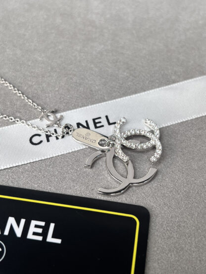 Chanel classic versatile diamond necklace